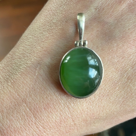 Authentic jade and sterling silver pendant - Picture 2 of 3